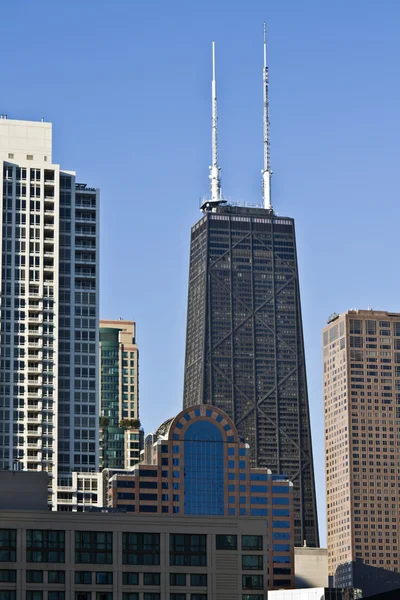 Hancock betweetn andra byggnader — Stockfoto