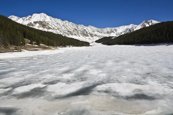 록 키 산맥에 있는 호수 — 스톡 사진