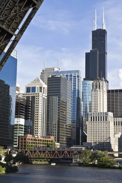 Chicago unter der Brücke — Stockfoto