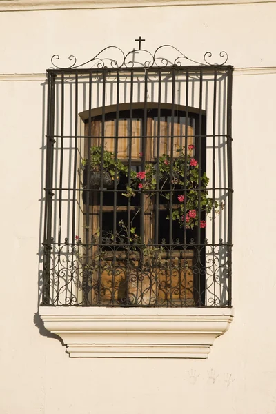 Окно в Антигуа — стоковое фото