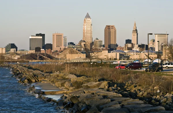 Innenstadt Cleveland vom Edgewater Park aus gesehen — Stockfoto