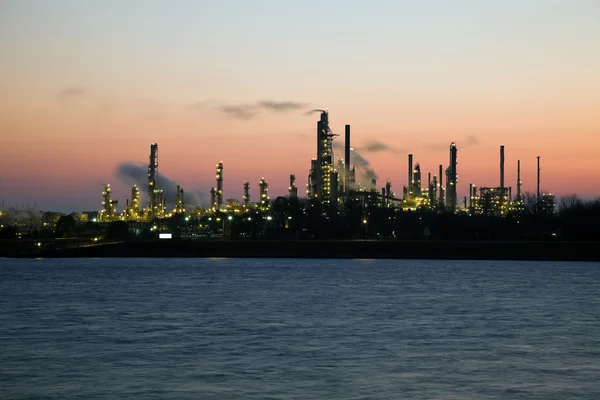 Нафтопереробний завод в Канаді — стокове фото