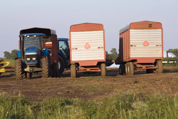 Tractores prontos para o trabalho — Fotografia de Stock