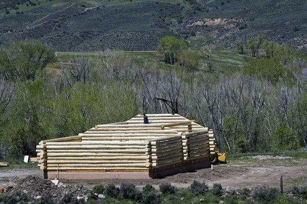 Costruire nuova casa di tronchi — Foto Stock
