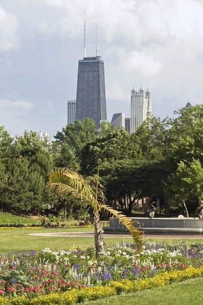 Kota berawan terlihat dari Lincoln Park — Stok Foto