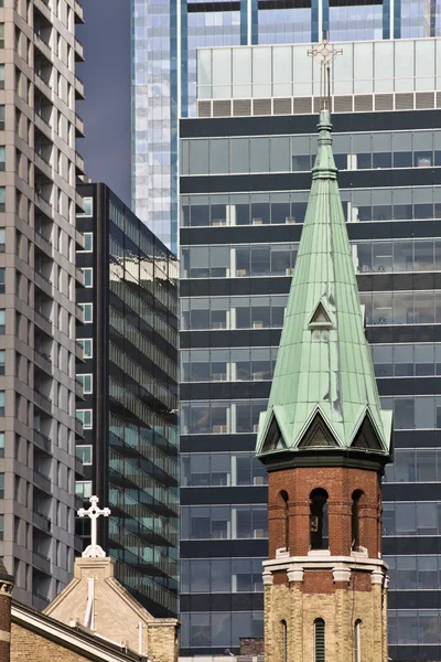 Kerk in het centrum van chicago — Stockfoto