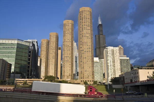 Verkeer in het centrum van chicago — Stockfoto