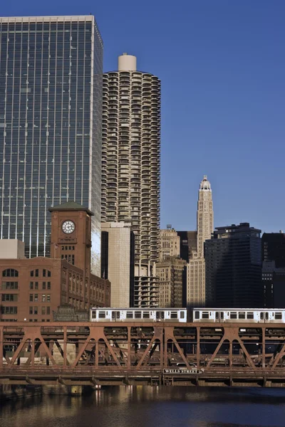 Centra a řeka chicago — Stock fotografie