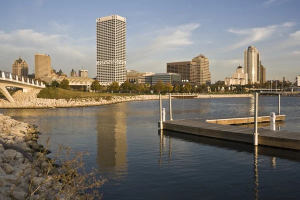 Milwaukee von der Marina aus gesehen — Stockfoto