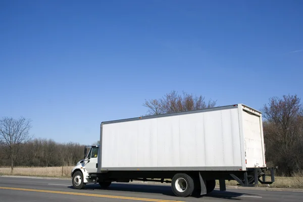 Witte vrachtwagen — Stockfoto