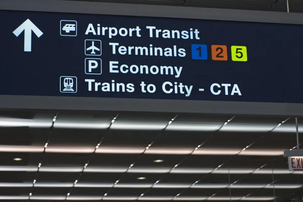 Painel de informações do aeroporto — Fotografia de Stock