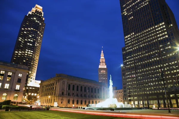 Soirée colorée au centre-ville de Cleveland — Photo