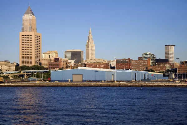 Cleveland buiildings gezien vanaf het meer — Stockfoto
