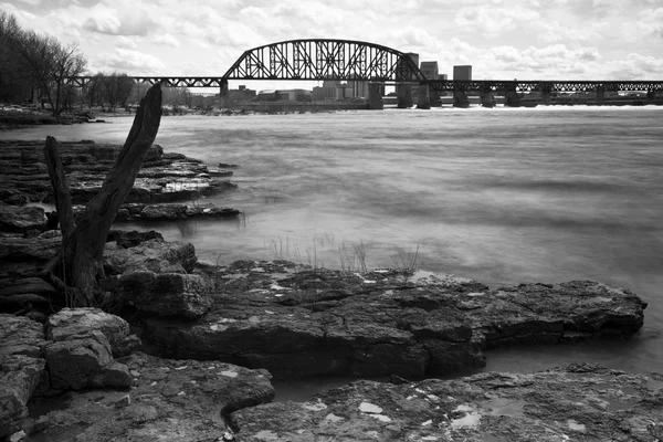 俄亥俄河在路易斯维尔 — 图库照片
