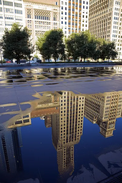 Reflejo de los edificios de Michigan Avenue — Foto de Stock
