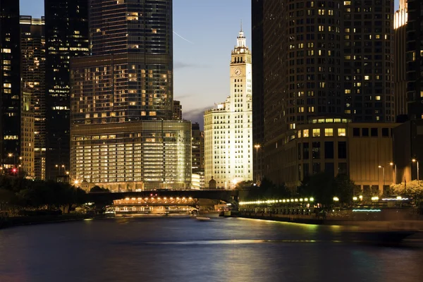 Wrigley Building surrounded by skyscrapers — Stock Photo, Image