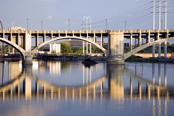 Мост Миннеаполиса — стоковое фото
