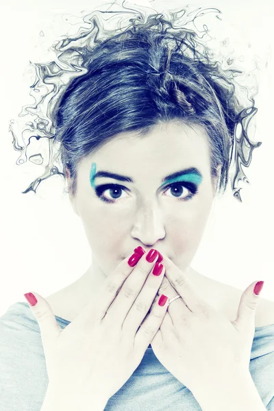 Söt ung tjej med ljusa make-up — Stockfoto