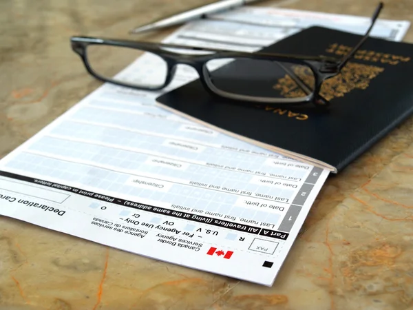 Passport on declaration card — Stock Photo, Image