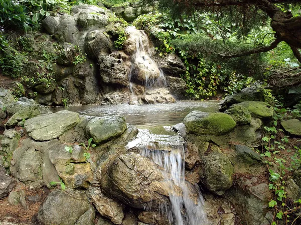 平和的な滝 — ストック写真
