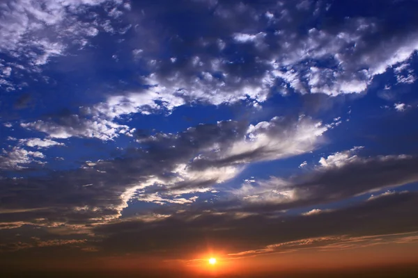 Cielo colorido y puesta de sol — Foto de Stock