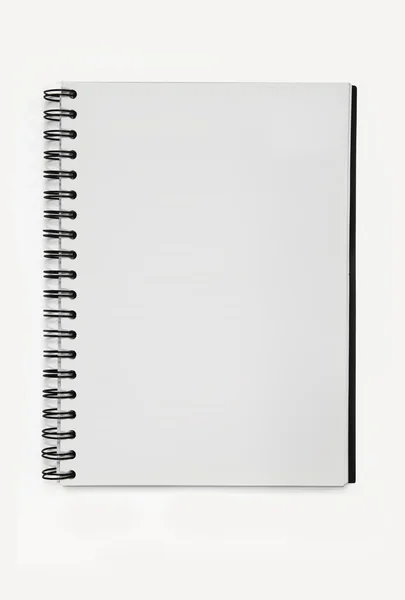 Spiral notebook papper utan linje isolerade bakgrund. — Stockfoto