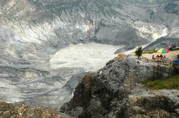 tangkuban perahu krater