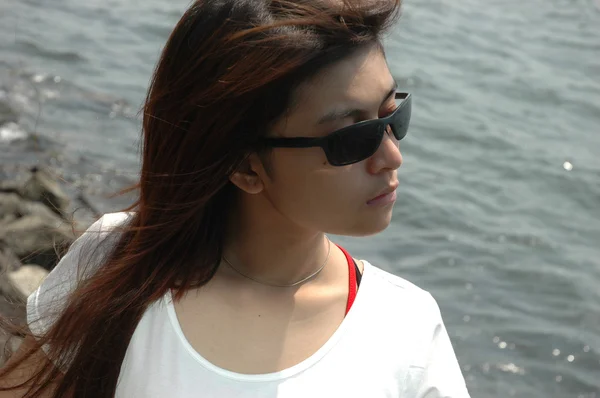 Young lady wearing sunglass — Stock Photo, Image