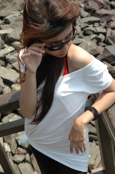 Young lady wearing sunglass — Stock Photo, Image