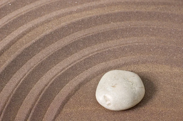 Zen-Garten aus Sand und Steinen — Stockfoto