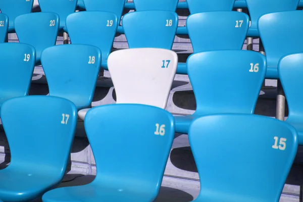 Μπλε tribune καθίσματα σε ένα γήπεδο - προβολή λεπτομερειών — Φωτογραφία Αρχείου