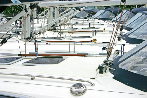 Barco de vela de cubierta delantera —  Fotos de Stock