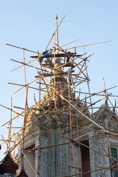 Ремонт крыши храма — стоковое фото