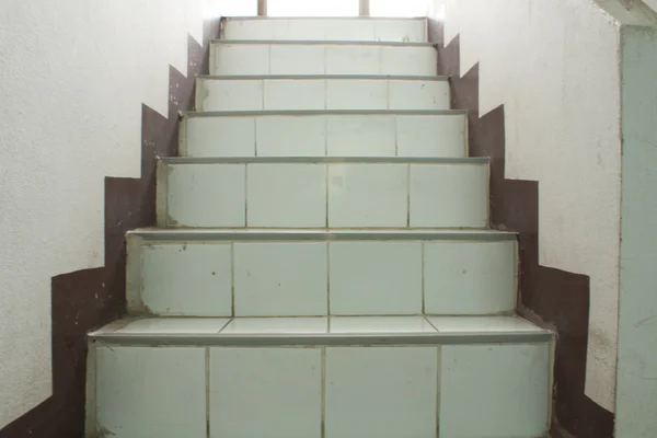 Merdivenden yukarı ve aşağı — Stok fotoğraf