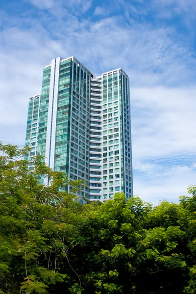 Tall condominium or apartment — Stock Photo, Image