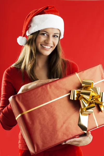 Санта-девочка с большим подарком — стоковое фото