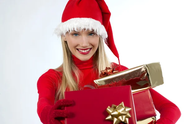 Приваблива дівчина Санта з подарунками — стокове фото