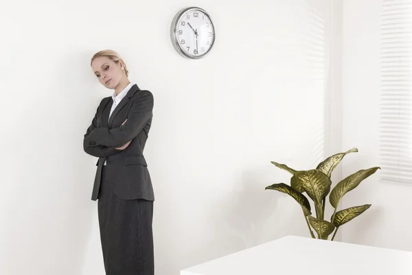 Müde / nachdenkliche Geschäftsfrau — Stockfoto