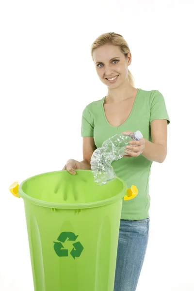 Młoda kobieta, recykling — Zdjęcie stockowe