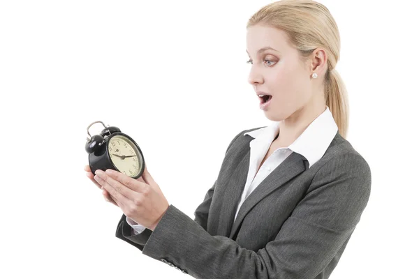 Empresária olhando chocado para o relógio — Fotografia de Stock