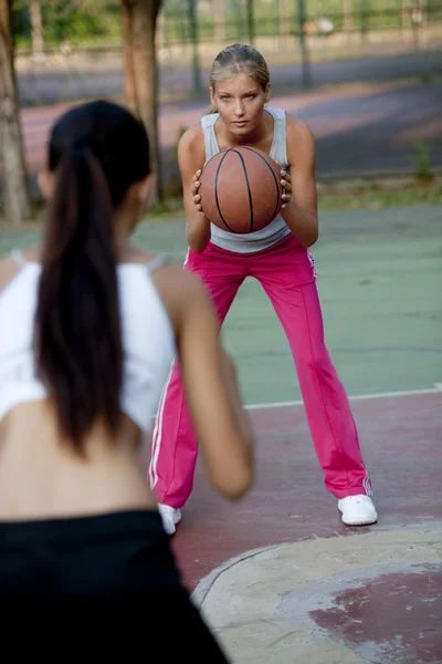 Female basketball players — Stock Photo, Image