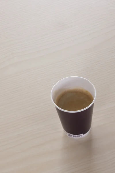 Kaffekopp på skrivbord/bord — Stockfoto
