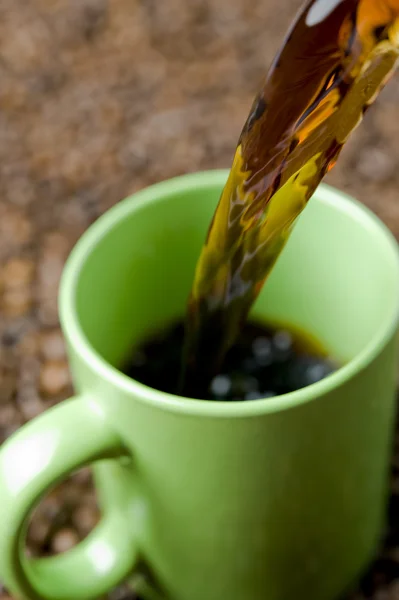 Versare il caffè — Foto Stock