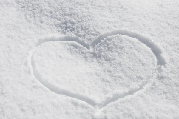 Herz im Schnee — Stockfoto