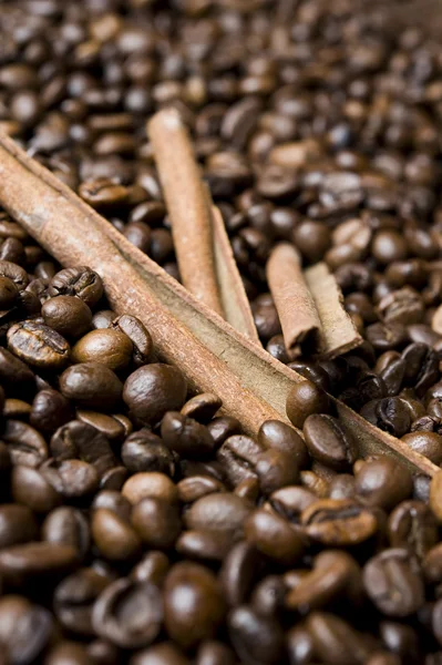 Coffee beans with cinnamon — Stock Photo, Image