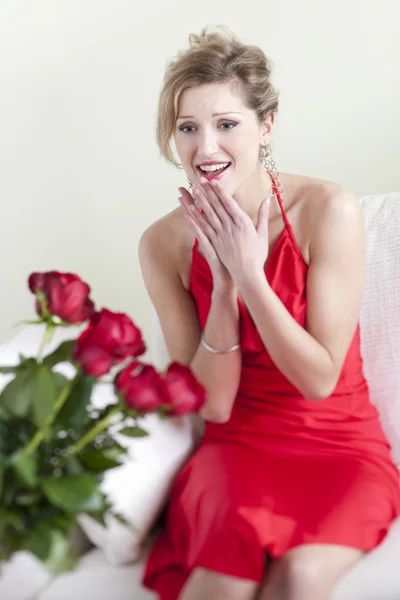 Receiving red roses — Stock Photo, Image
