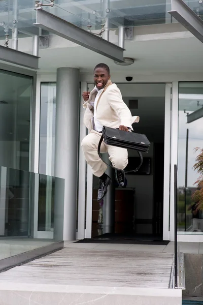 ビジネスマンの幸福のジャンプ — ストック写真