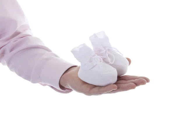 Mão de homem com sapato bebê — Fotografia de Stock