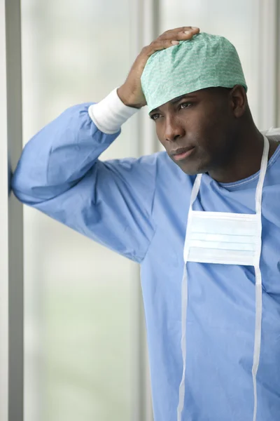 Orolig manliga kirurg — Stockfoto