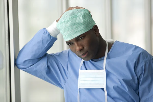 Orolig manliga kirurg — Stockfoto